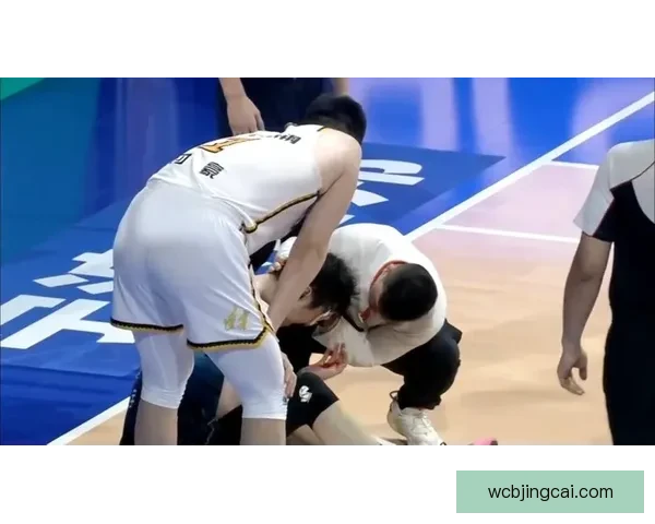 愿无大碍古德温倒地拼抢受压伤退场返回更衣室接受紧急治疗情况引关注